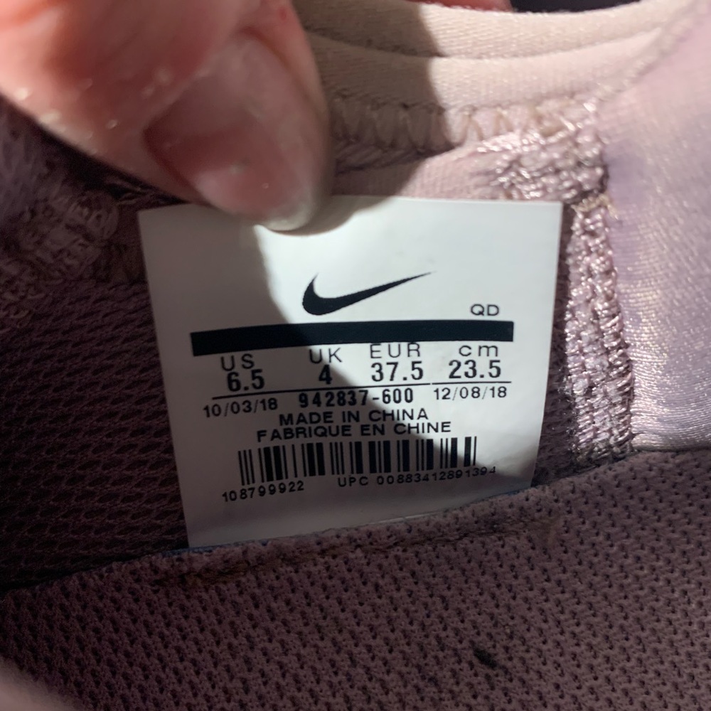 women’s size 6.5 Nikes - Picture 8 of 8